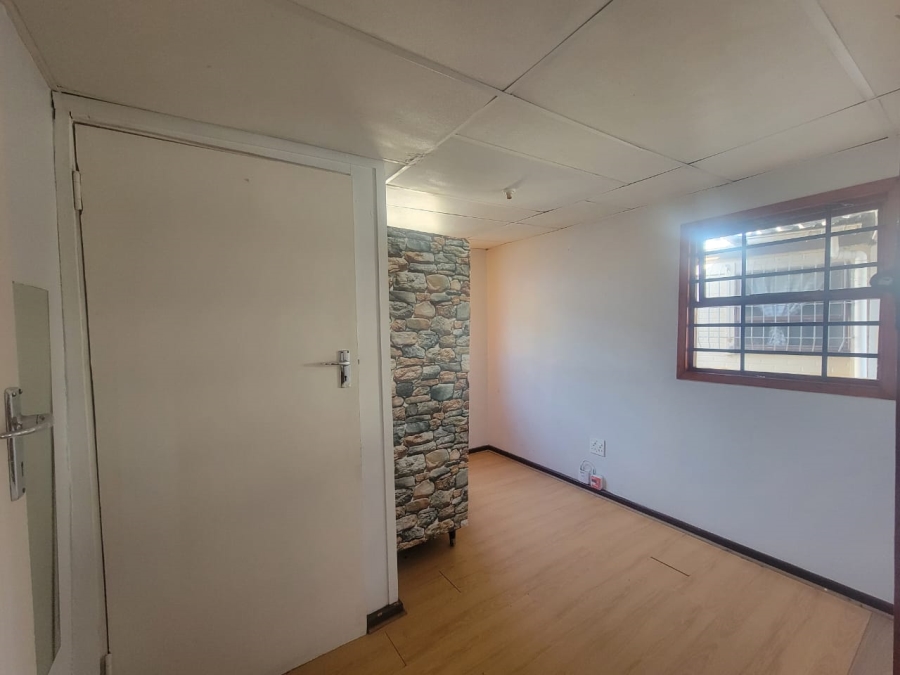 To Let 2 Bedroom Property for Rent in Ruyterwacht Western Cape